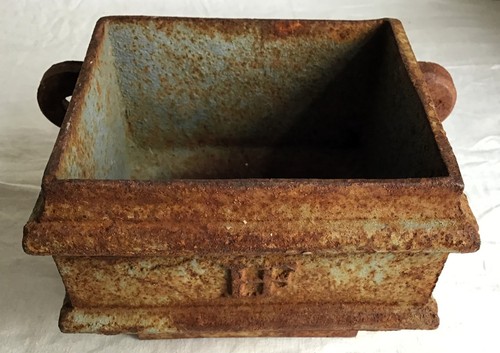 Vintage hargreaves cast - cast, iron