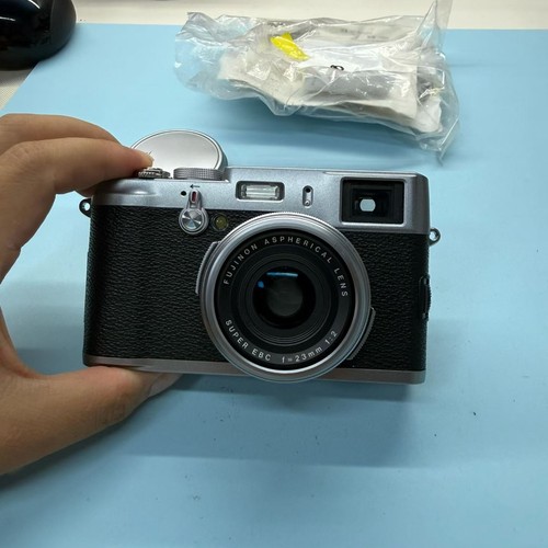 Fujifilm x100 3mp zoom - 4x,