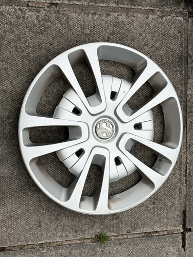 Vauxhall vivaro wheel trim - vauxhall,
