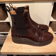 Russell & Bromley Brown Park