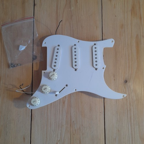 Squier strat style loaded - squier,