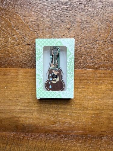 Taylor swift debut guitar - swift,
