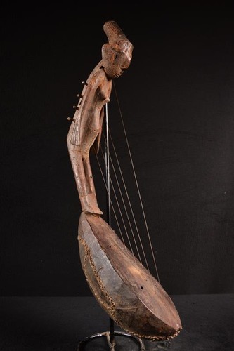 Primitive mangbetu gitlae - primitive,