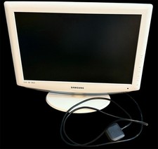 19 inch Samsung TruSurround XT Monitor / Model LE19R86WD / White / With Remote