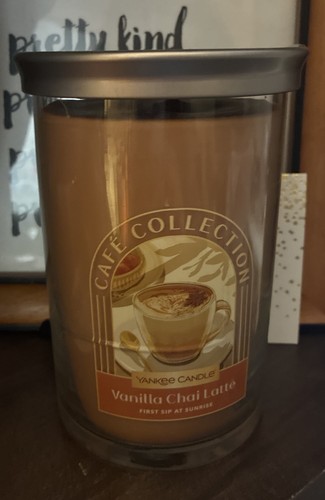 New yankee candle vanilla - candle, chai