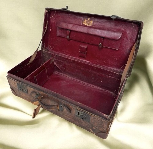 Vintage large leather suitcase - leather,