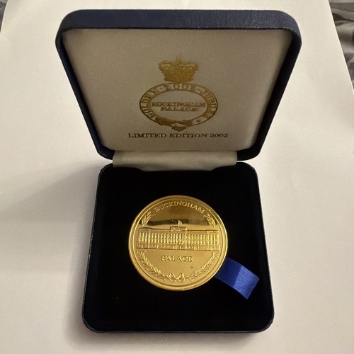 Medal 2002 queens golden - queens,