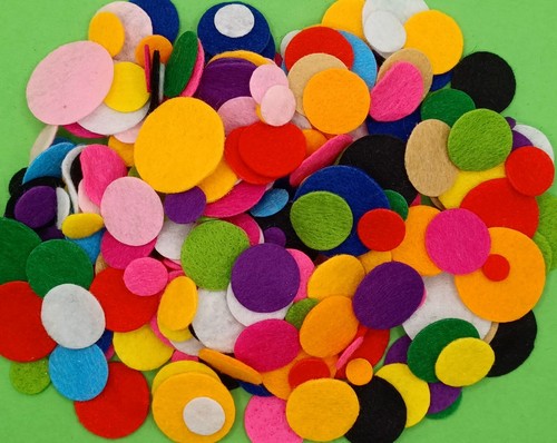 100 felt circles - 100, circles.