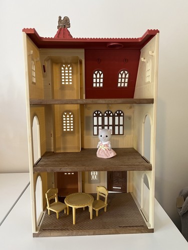 Sylvanian families red roof - families,