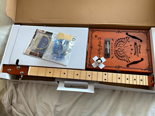 Cigar box guitar - cigar,