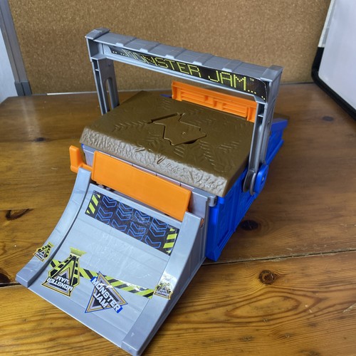 Monster jam jump - monster, ramp
