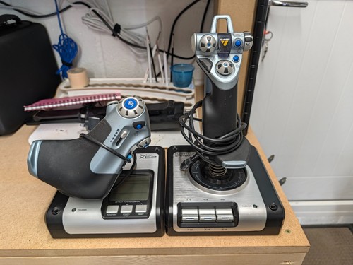 Saitek x52 pro - (logitech),
