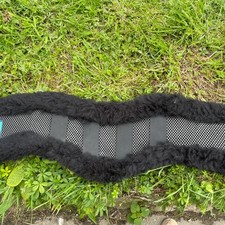 Black Wool NuuMed Shaped girth cover size 93cms VGC