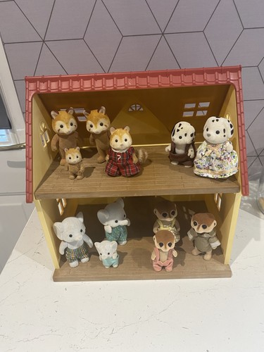 Sylvanian families red roof - red,