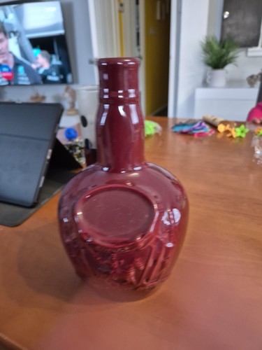 Maroon wade pottery - maroon, liquor
