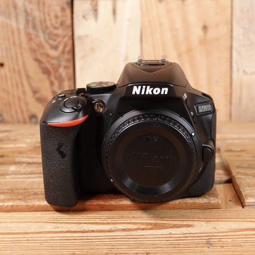 Used nikon d5600 - used,