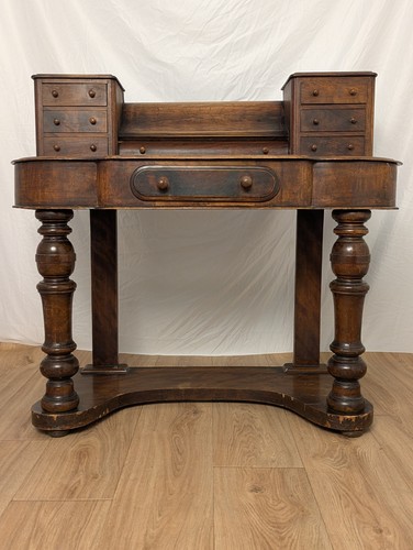 Antique style desk dressing - style, desk/dressing