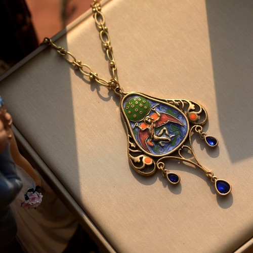 Long necklace pendant gold - long,