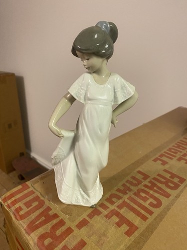 Nao lladro porcelain figurine - nao,
