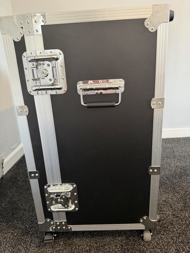 Heavy duty flight case - heavy,