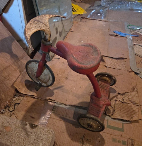 Vintage red metal kids wheel - red,