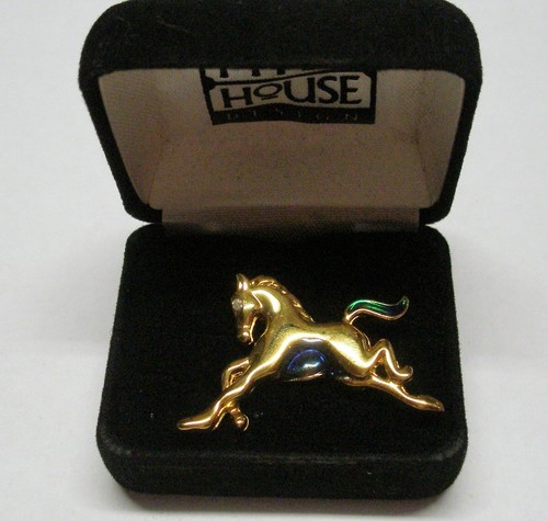 Gold plate horse brooch with - gold,