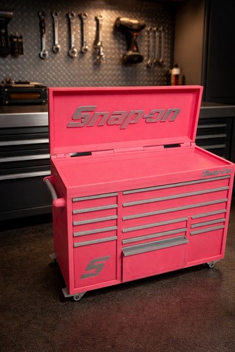 Hot pink snap inspired - on, 3d