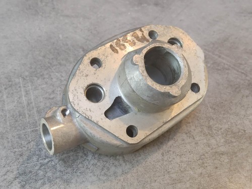 Right camshaft bearing holder - right,