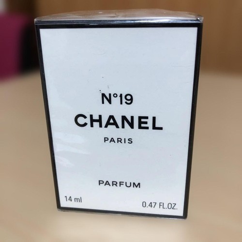 Chanel 19 no - n°19,
