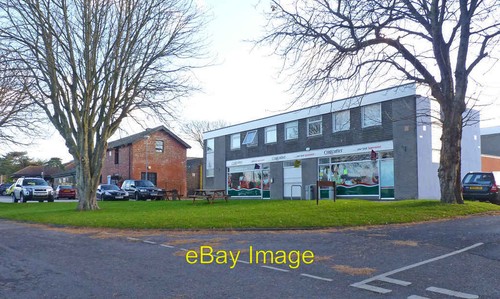 Photo 12x8 pub and supermarket - photo,