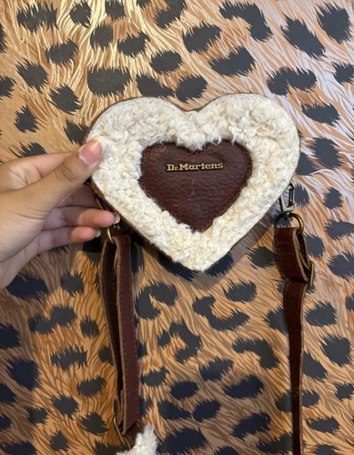 Martens heart crossbody - dr.,