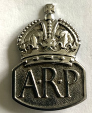 VINTAGE  WWII ARP LAPEL BADGE