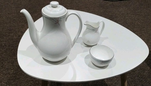 Royal doulton carnation set - royal, of