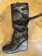 Soft Spanish Leather. Knee