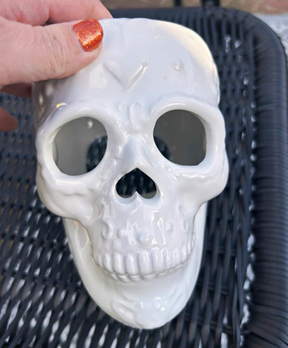 White glossy ceramic skull - white,