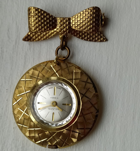 1950 gold tone brooch fob - 1950's,