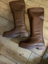Russell And Bromley Tan Metro Combat Pull On Boots Size 6 Cost £295 Worn Once.