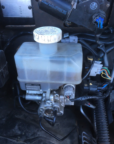 Mitsubishi abs pump - abs, mr569728