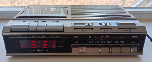 Vintage 4954b am - fm/am, clock