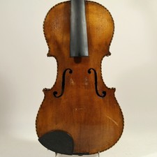 Ancient violin / violin with