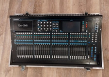 Allen & Heath Qu-32 Chrome 32 Channel Digital Mixer Mixing Desk Flight Case Mint