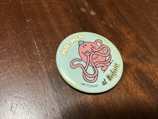 MR TICKLE PIN BADGE BEEFEATER RESTAURANTS VINTAGE MR MEN BADGE 