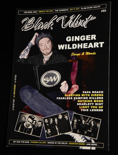 Black velvet magazine - black,