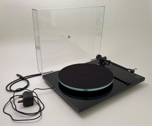 Rega planar turntable new - 3, (new