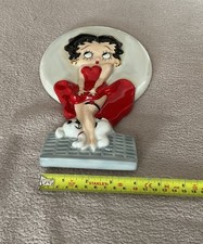 VINTAGE BETTY BOOP WADE WALL PLAQUE USED 9” INCH X 4” INCH GREAT CONDITION