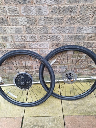 Bontrager 700x35 wheels - , &