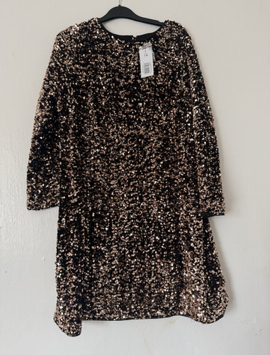 Size black gold sequin - &,