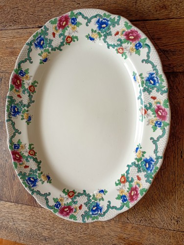 Royal cauldon victoria - victoria, 15"
