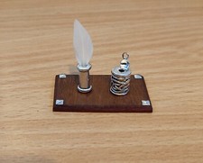 1/12, dolls house miniature Handmade Feather Quill Ink Well & Pounce Plinth LGW