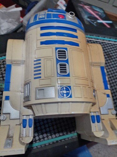 R2d2 figure carrier with - figure,